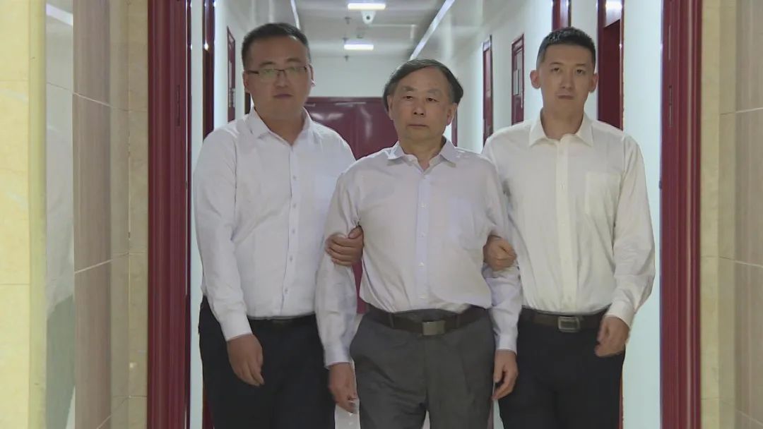 外逃四年后！這一能源集團領導回國投案！