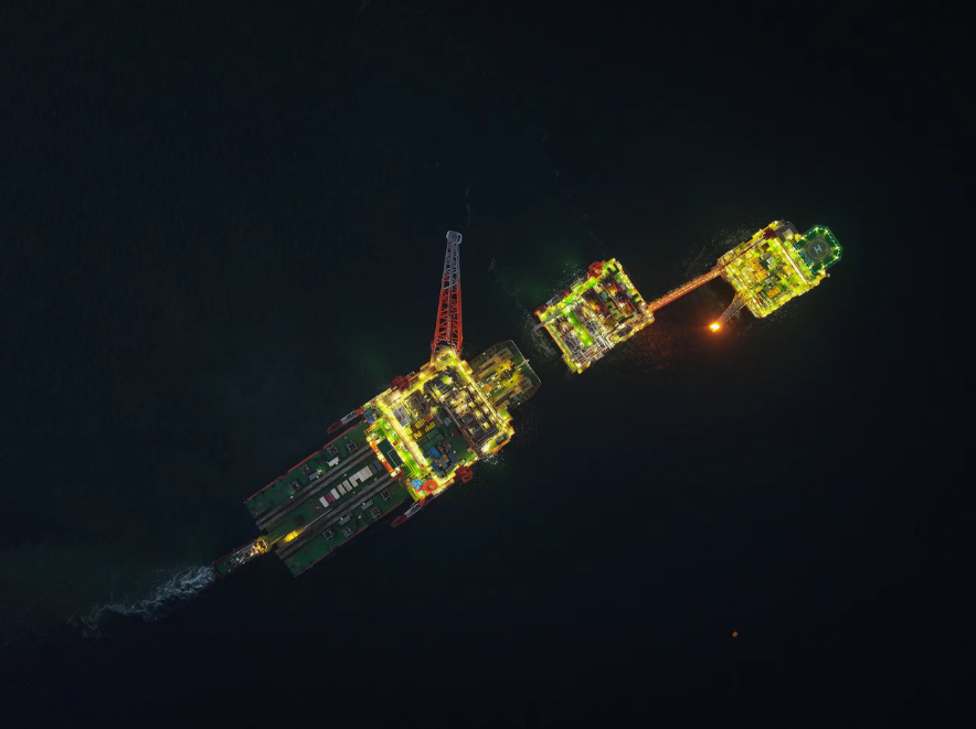 渤海首個千億方大氣田萬噸油氣平臺完成海上安裝！
